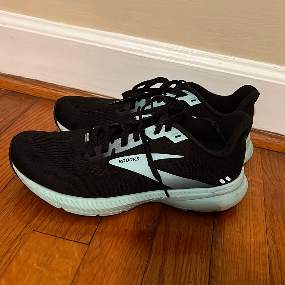 Women’s Brooks Launch 8
